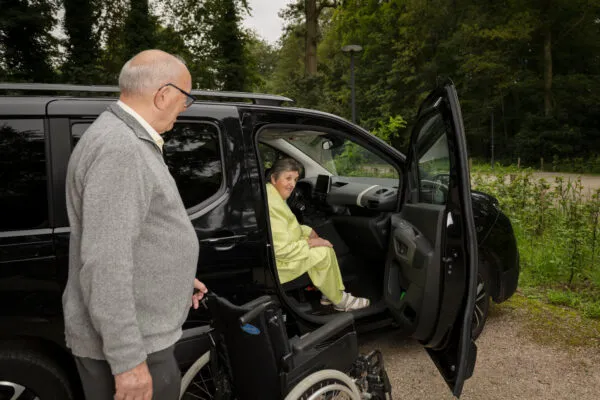 Vrijwilligerswerk vervoer en begeleiding, rolstoel, auto